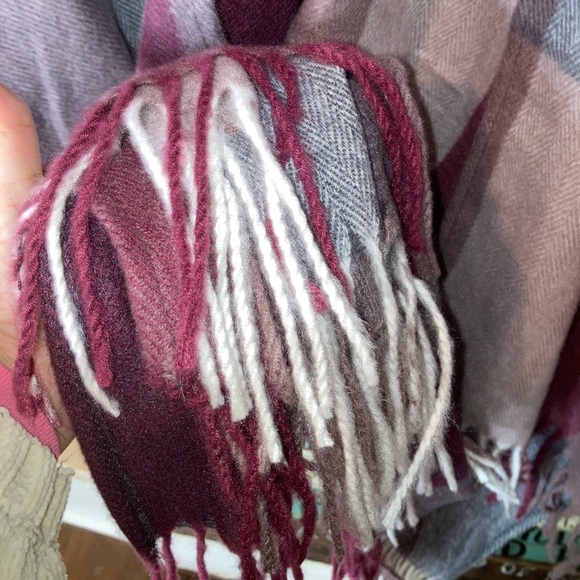 Woolrich fold over fringed Blanket shawl OS - Picture 3 of 9